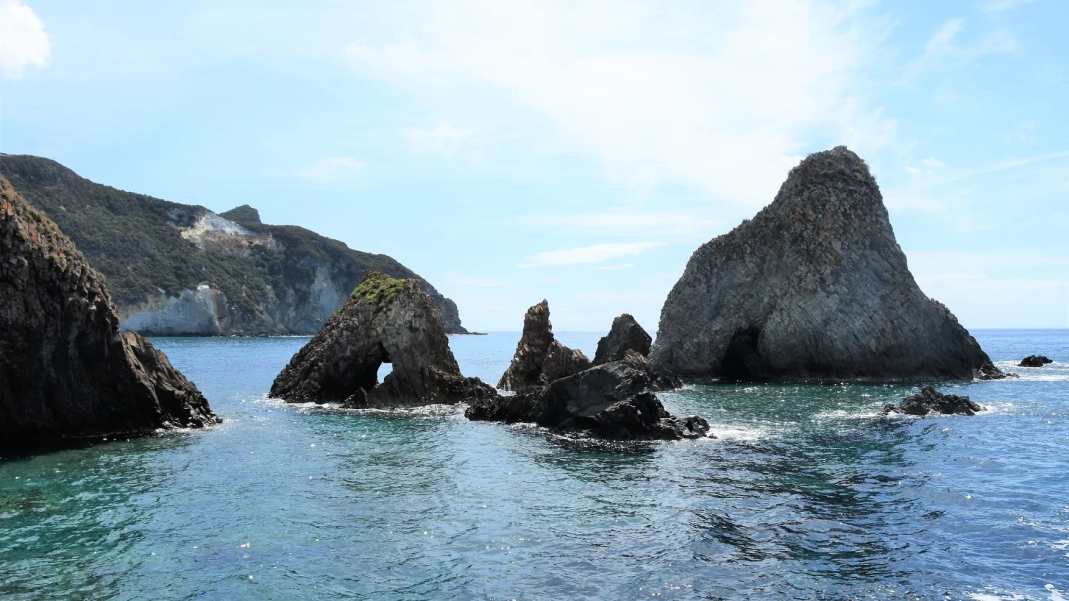 Cosa vedere a ponza: i faraglioni - Ovet