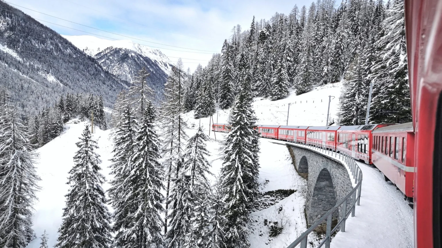 bernina valle inverno neve treno