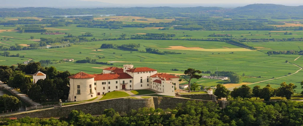 Gita al Castello di Masino e Ricetto di Candelo - Ovet